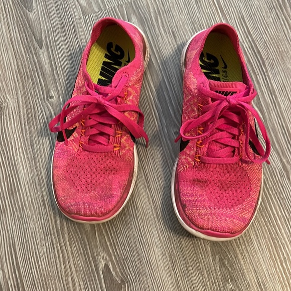 Nike shoes - Picture 2 of 3